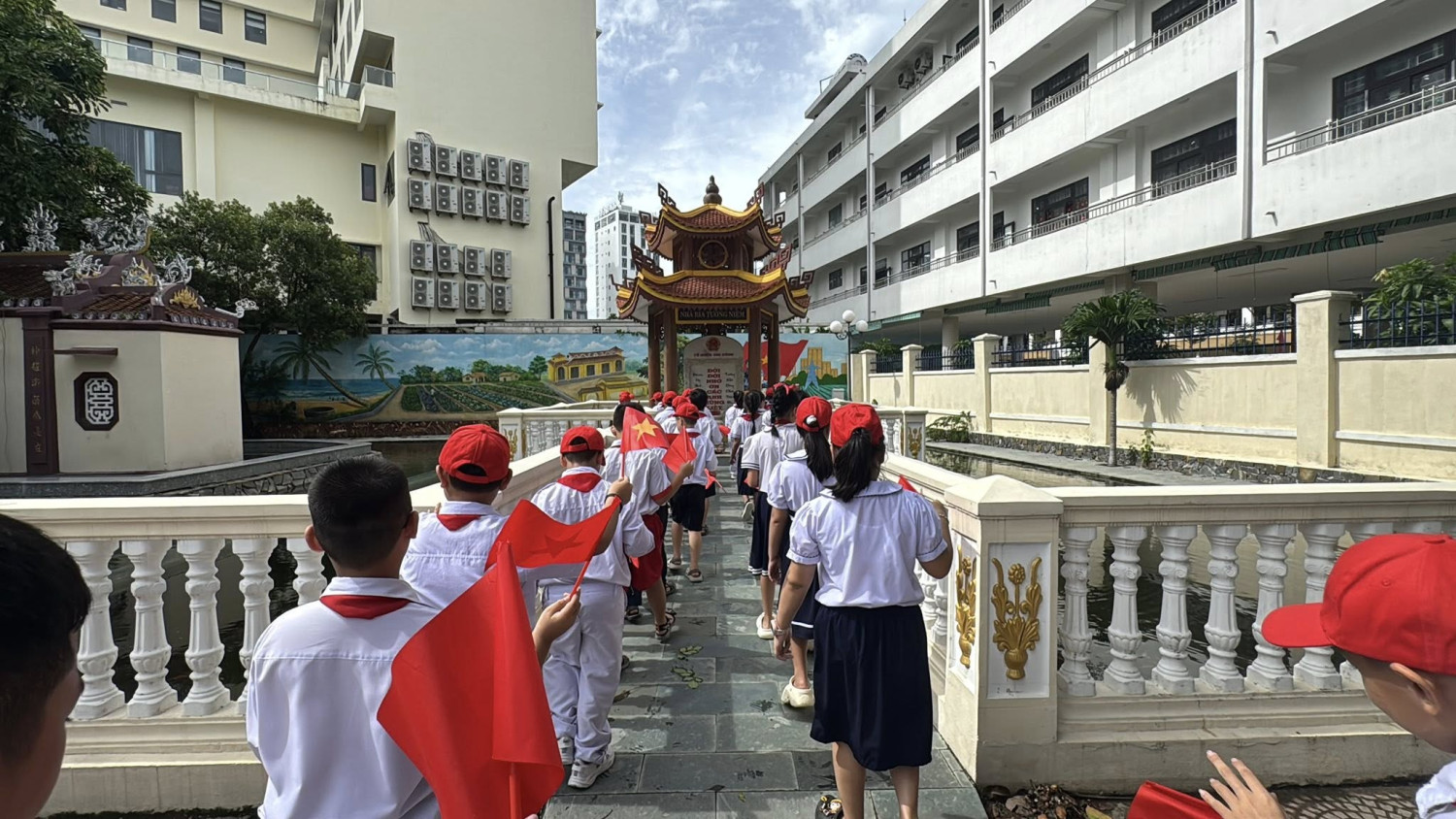 Liên đội trường tiểu học Ngô Mây duy trì thực hiện hoạt động “Đến với địa chỉ đỏ”
