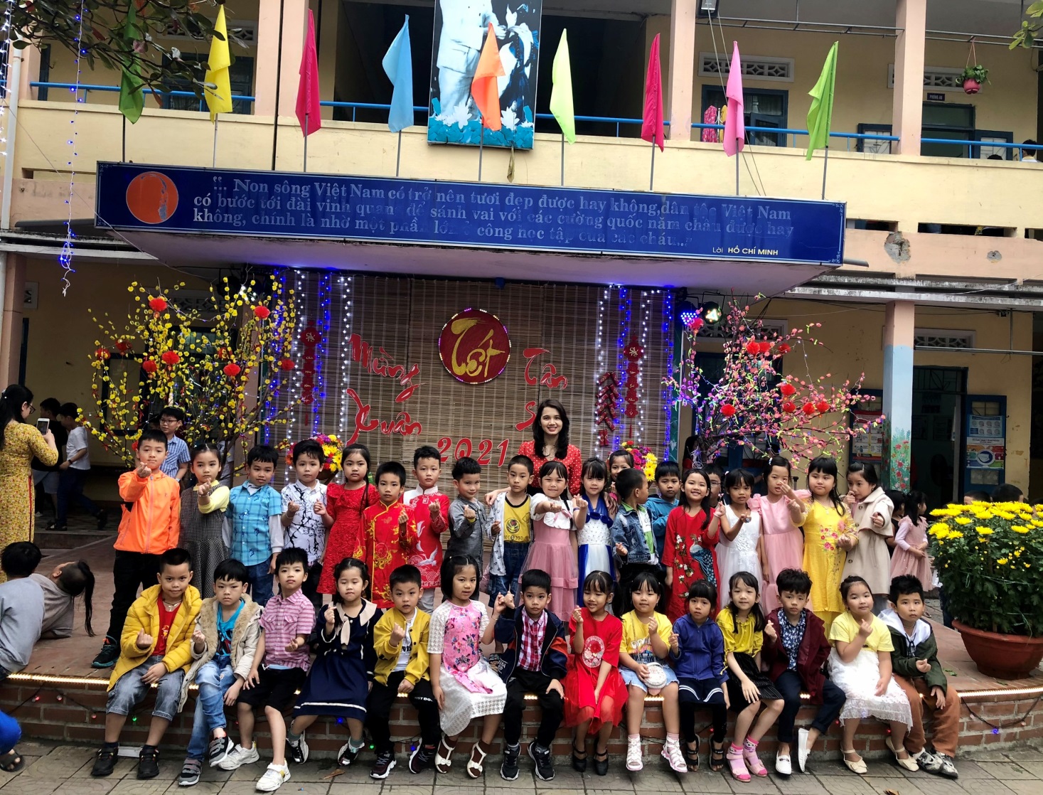 Trường tiểu học Ngô Mây tổ chức các hoạt động chào xuân Tân Sửu và trao quà “Cây mùa xuân – Tết trao yêu thương”