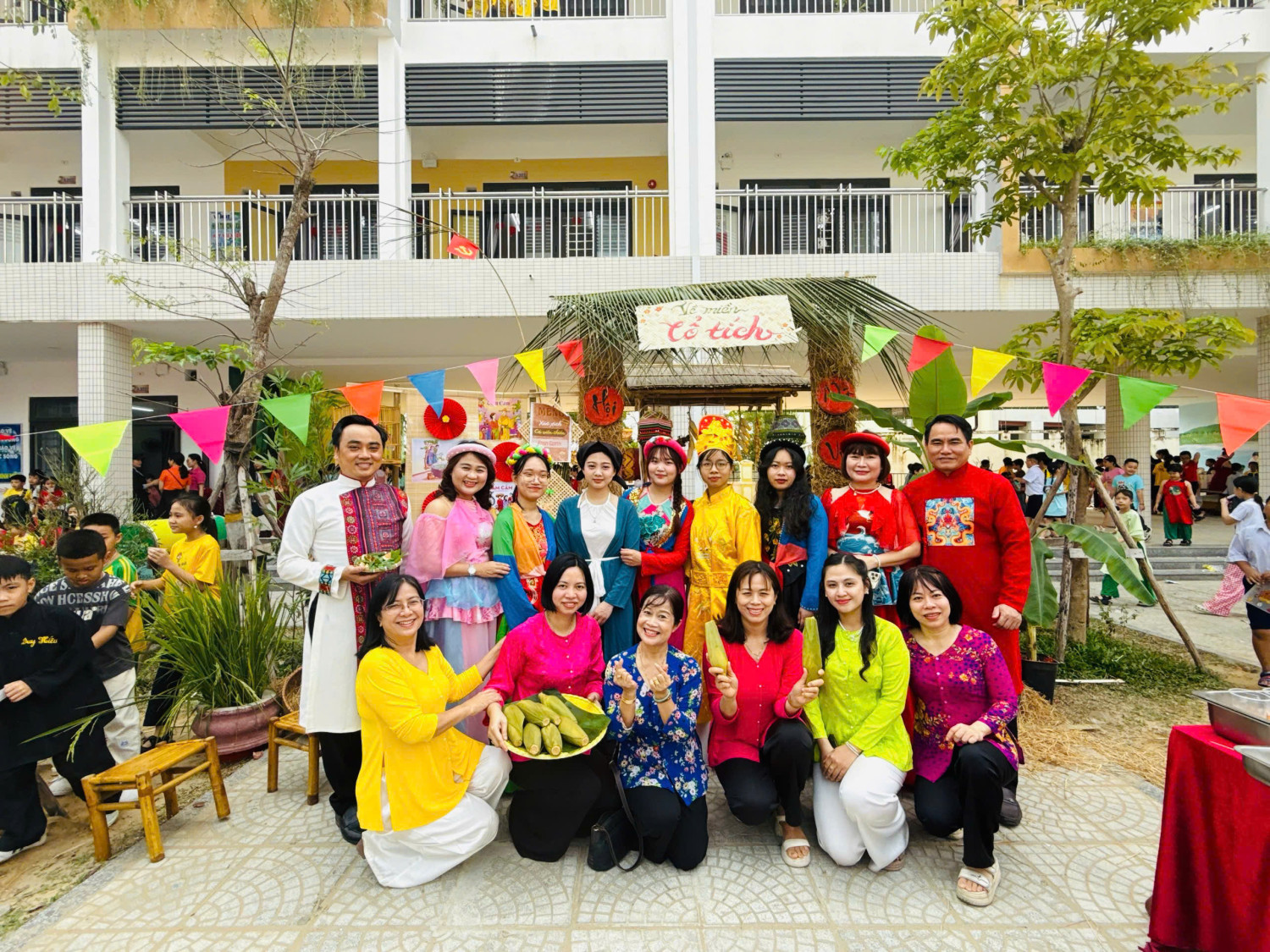 Ngày hội văn hóa dân gian với chủ đề "Về miền cổ tích -  Khám phá văn hóa và nghệ thuật dân gian" năm học 2024 - 2025