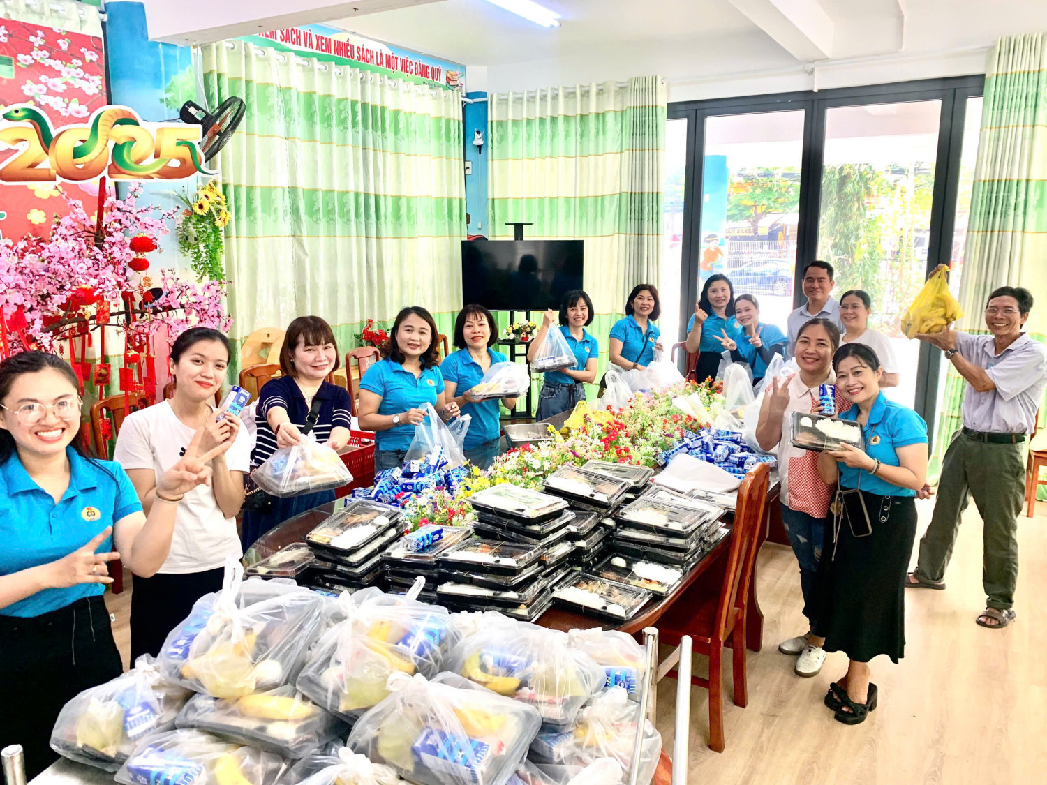 Công đoàn trường tổ chức "Phần cơm yêu thương - Sẻ chia vì cộng đồng"
