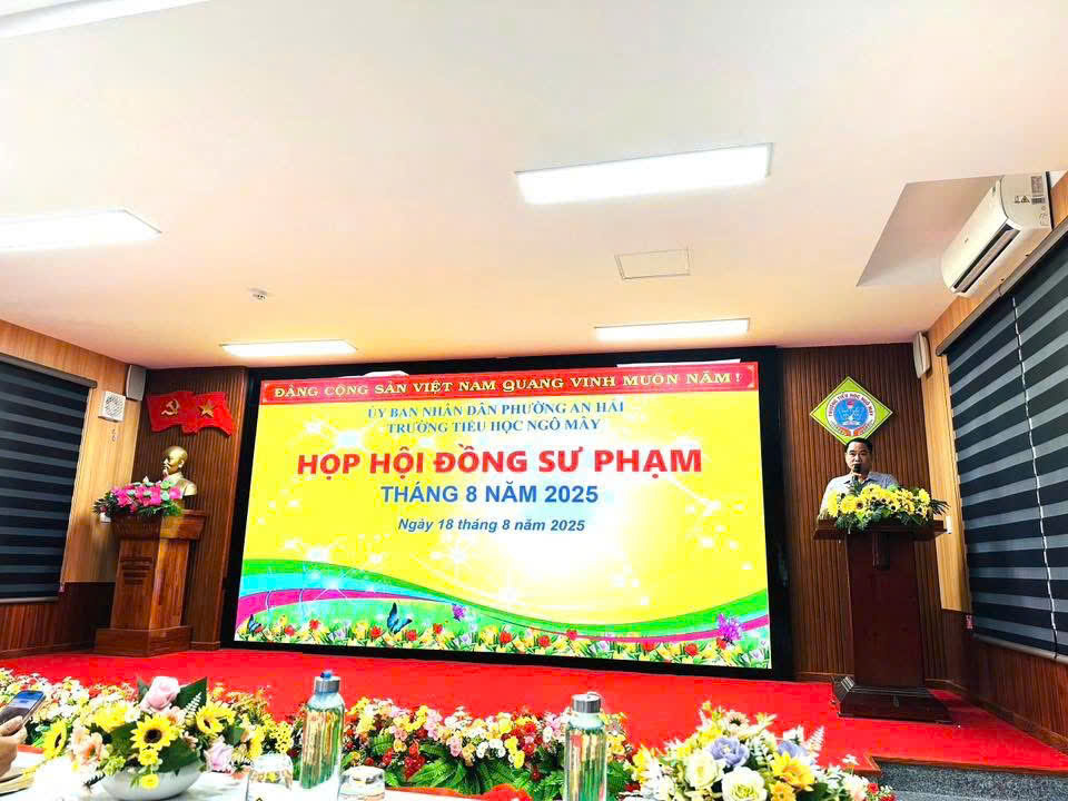 Họp hội đồng sư phạm tháng 8/2025