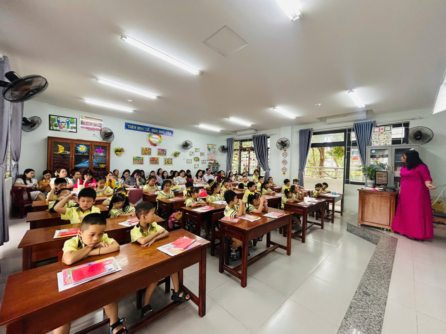 Tổ chức chuyên đề tháng 11, chào mừng kỉ niệm 43 năm ngày Nhà giáo Việt Nam (20/11/1982 - 20/11/2025)