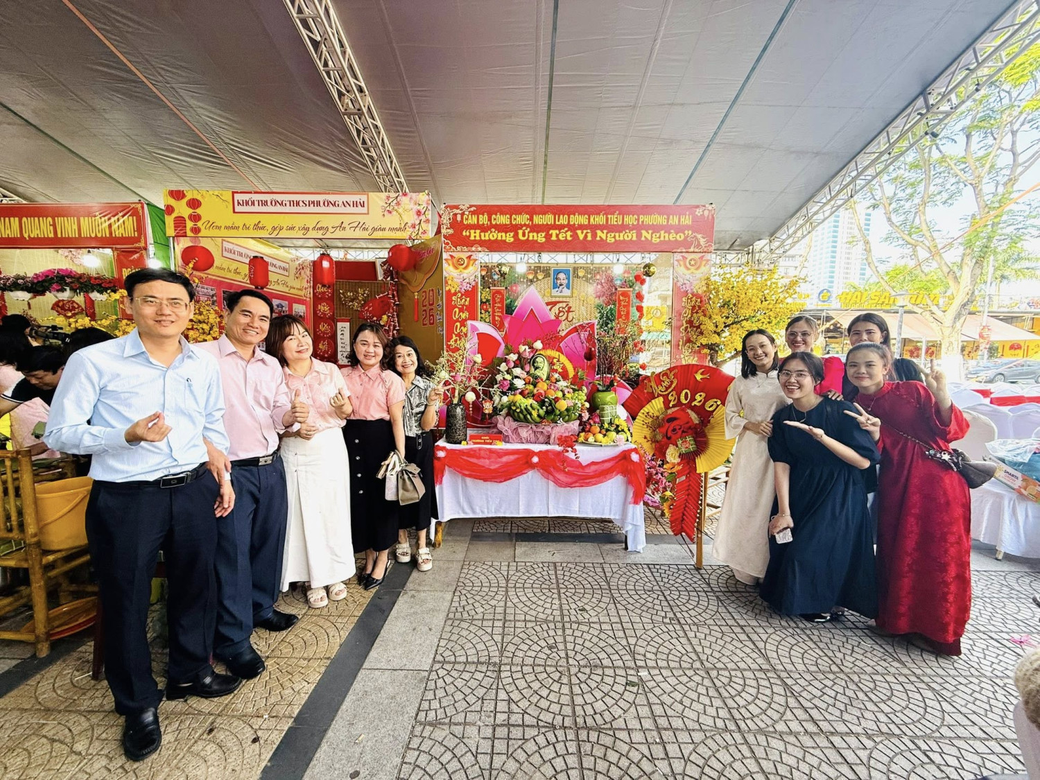 Thi trang trí mâm ngũ quả trong Ngày hội "Bánh chưng xanh - Tết yêu thương"