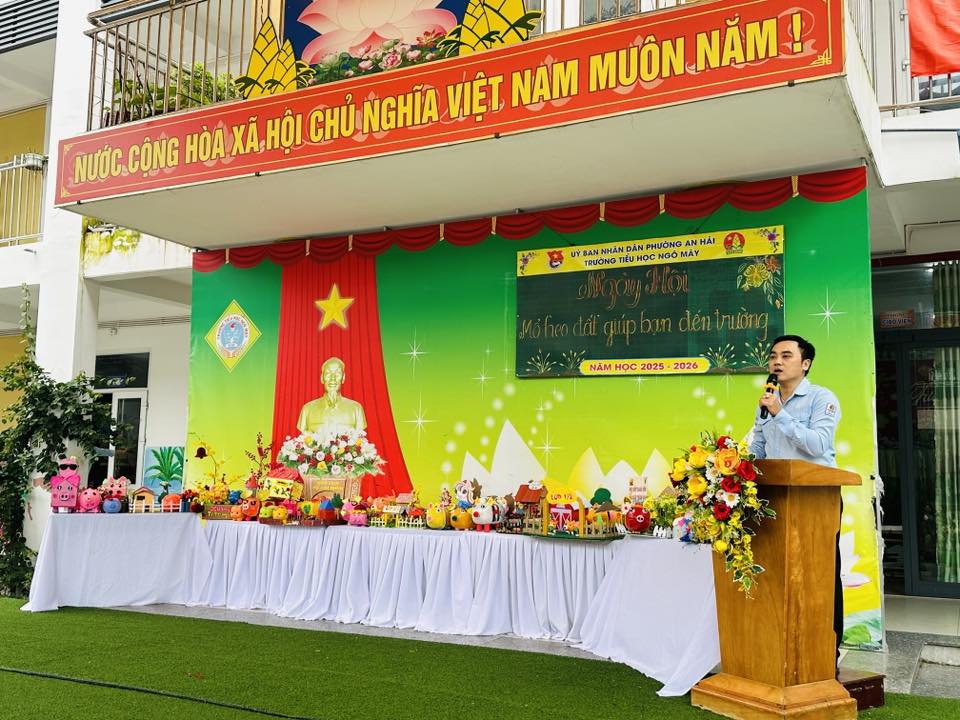 Ngày hội "Mổ heo đất giúp bạn đến trường"