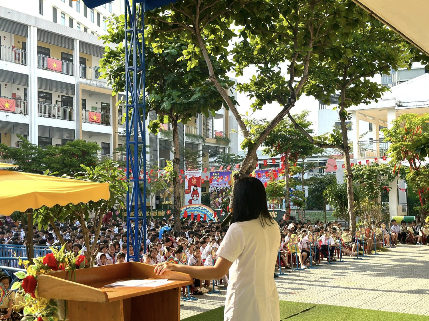 Tuyên truyền phòng chống bệnh Nipah và tuyên dương thành tích tập thể lớp trong Ngày hội Tháng 3